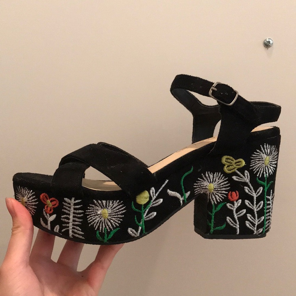 Brand new detailed platform suede shoes
